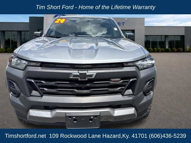 Used 2024 Chevrolet Colorado Trail Boss w/ Technology Package AWD/4WD image 3