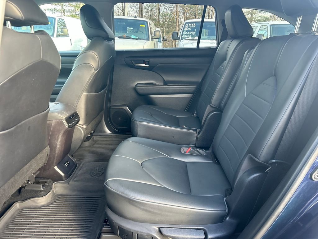 Used 2021 Toyota Highlander XLE image 25