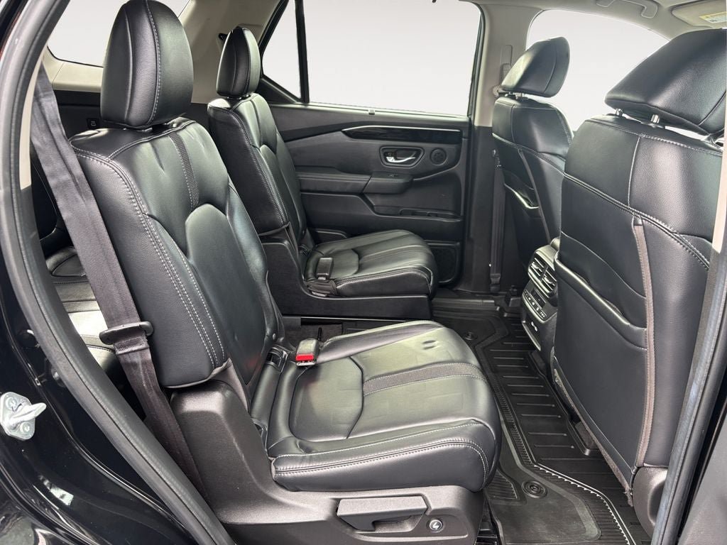Used 2023 Honda Pilot Touring image 11
