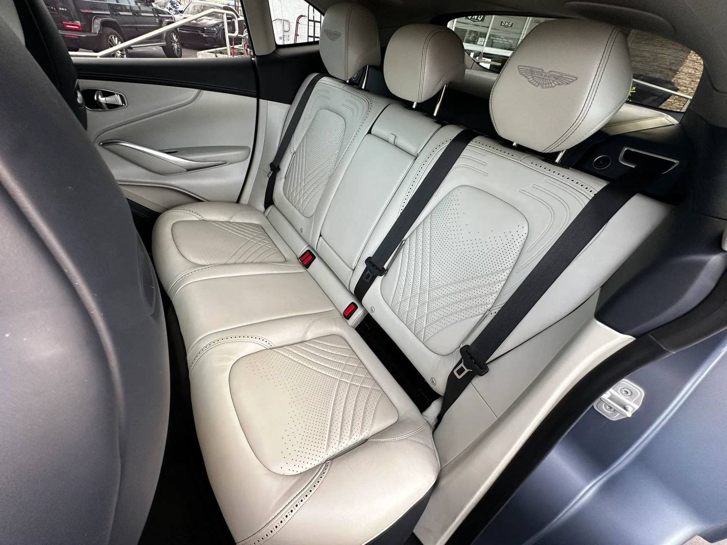 Used 2021 Aston Martin DBX AWD/4WD image 19