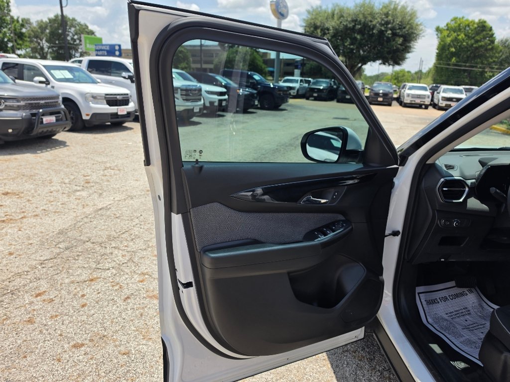 Used 2024 Chevrolet TrailBlazer LT w/ Driver Confidence Package FWD image 15