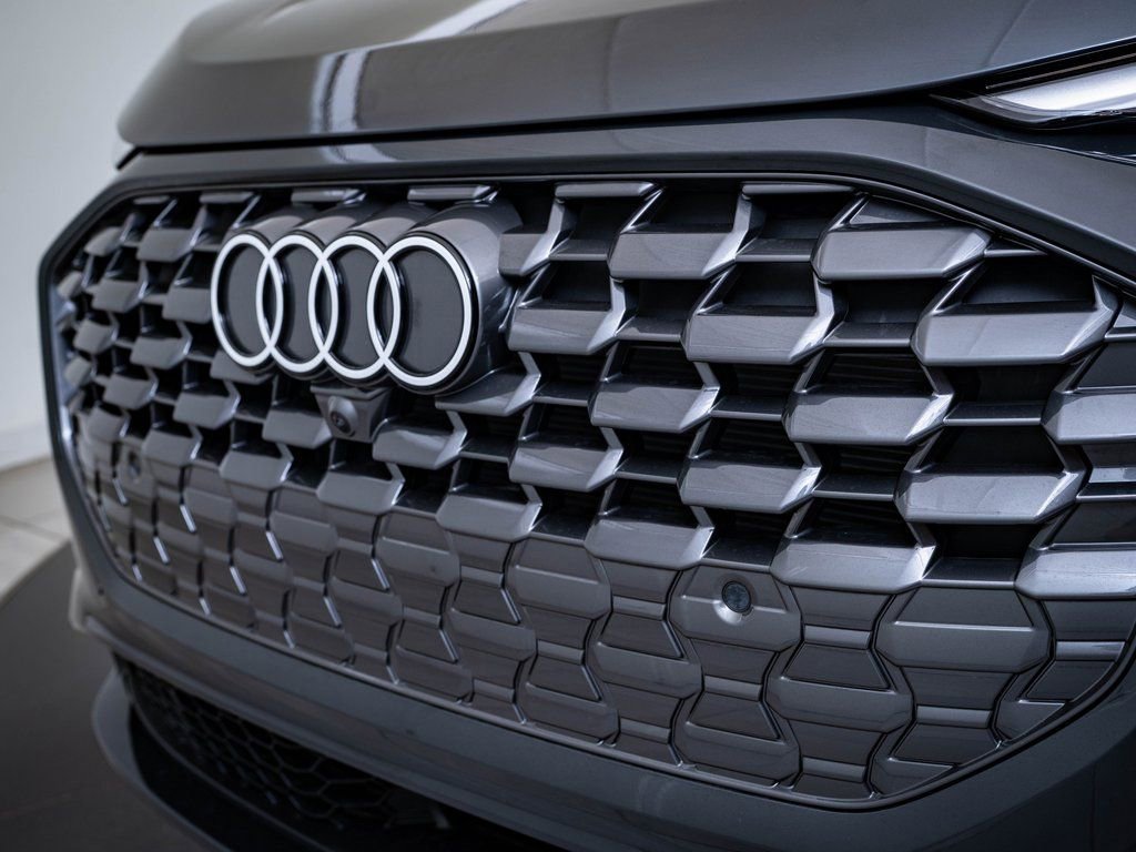 Used 2025 Audi Q5 Premium w/ Convenience Package AWD/4WD image 3