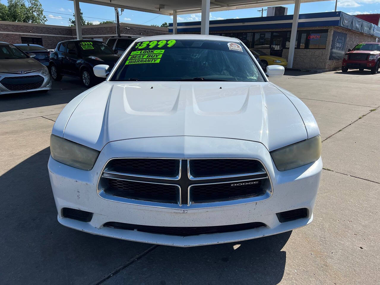 Used 2011 Dodge Charger SE RWD image 2