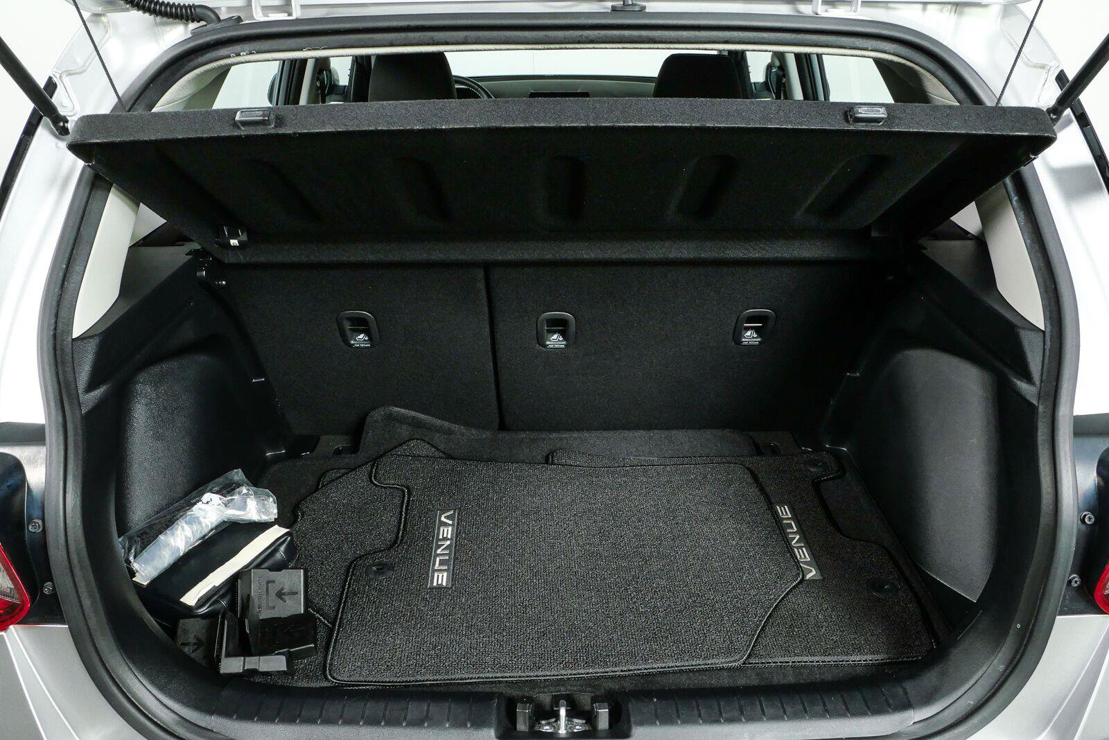 Used 2023 Hyundai Venue SEL w/ Cargo Package FWD image 29