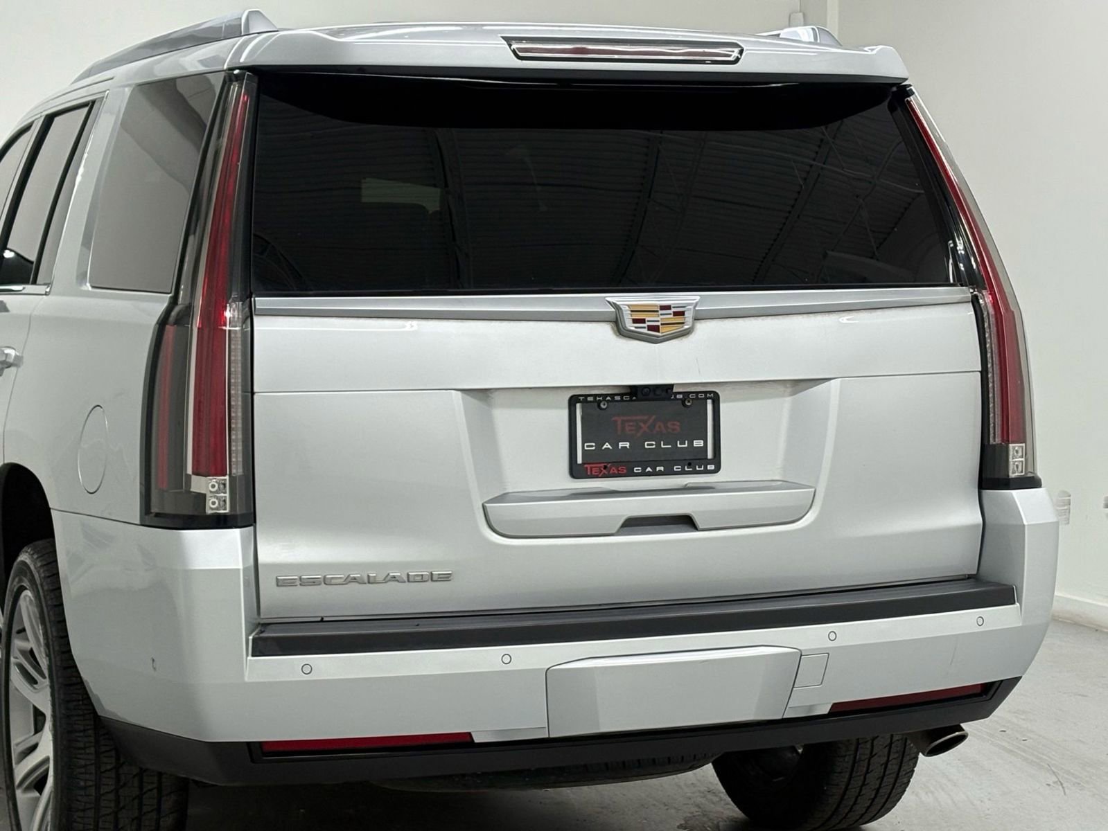Used 2018 Cadillac Escalade Premium Luxury RWD image 44