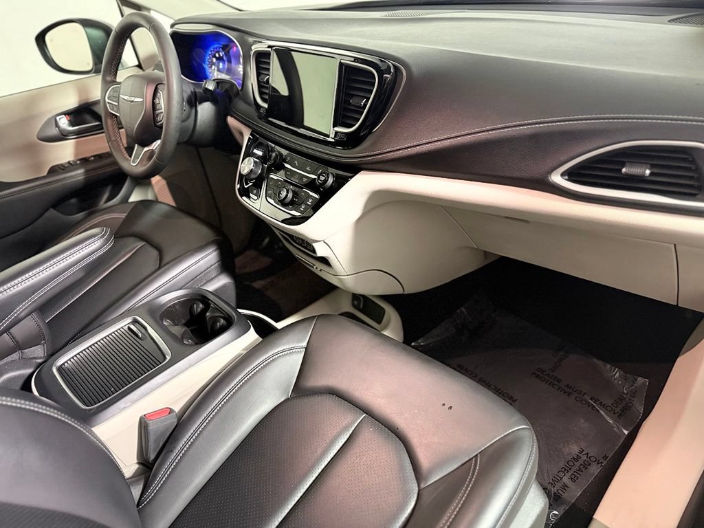 Used 2023 Chrysler Pacifica Touring-L AWD/4WD image 26