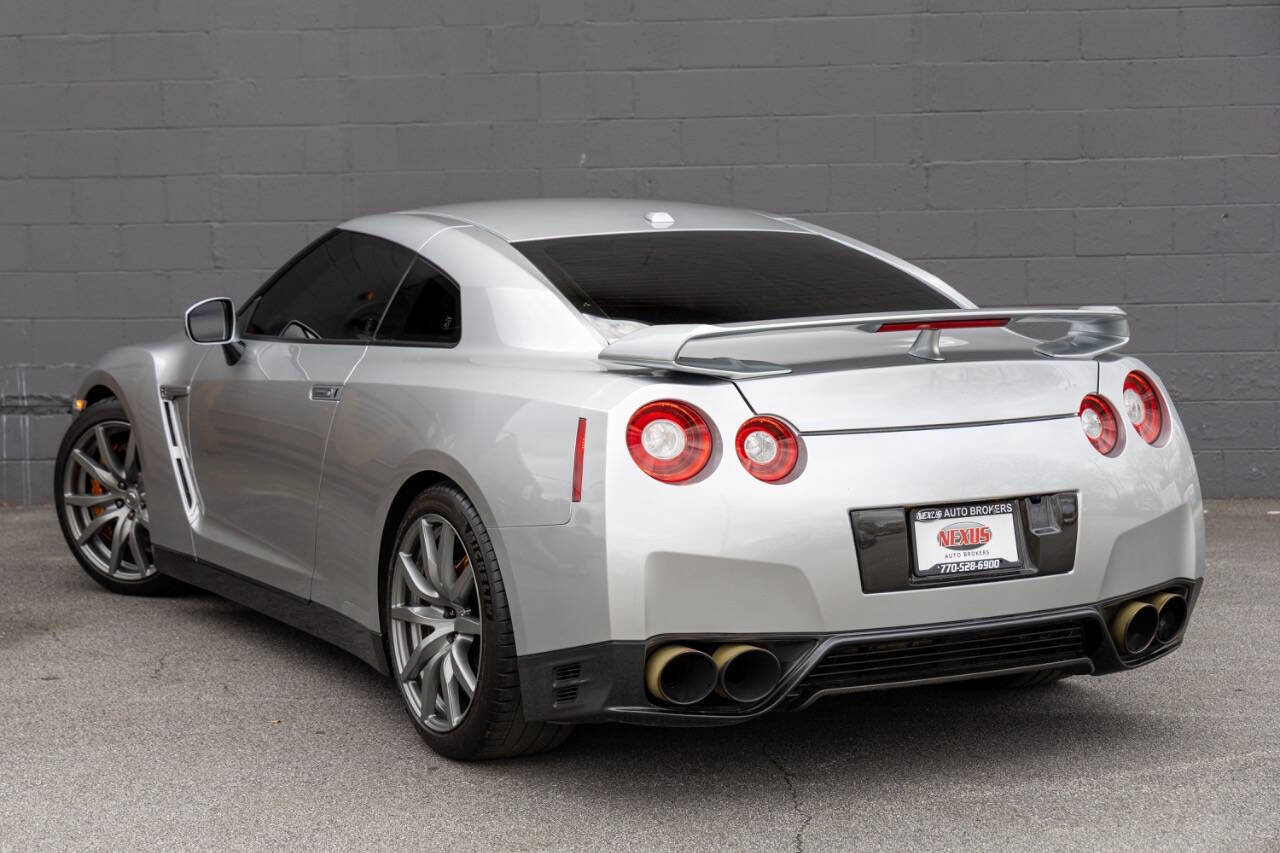 Used 2016 Nissan GT-R Premium image 13