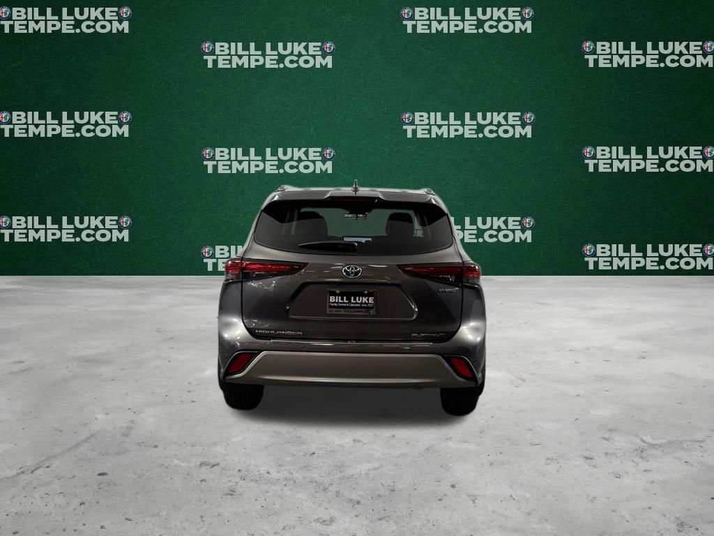 Used 2024 Toyota Highlander Platinum image 5