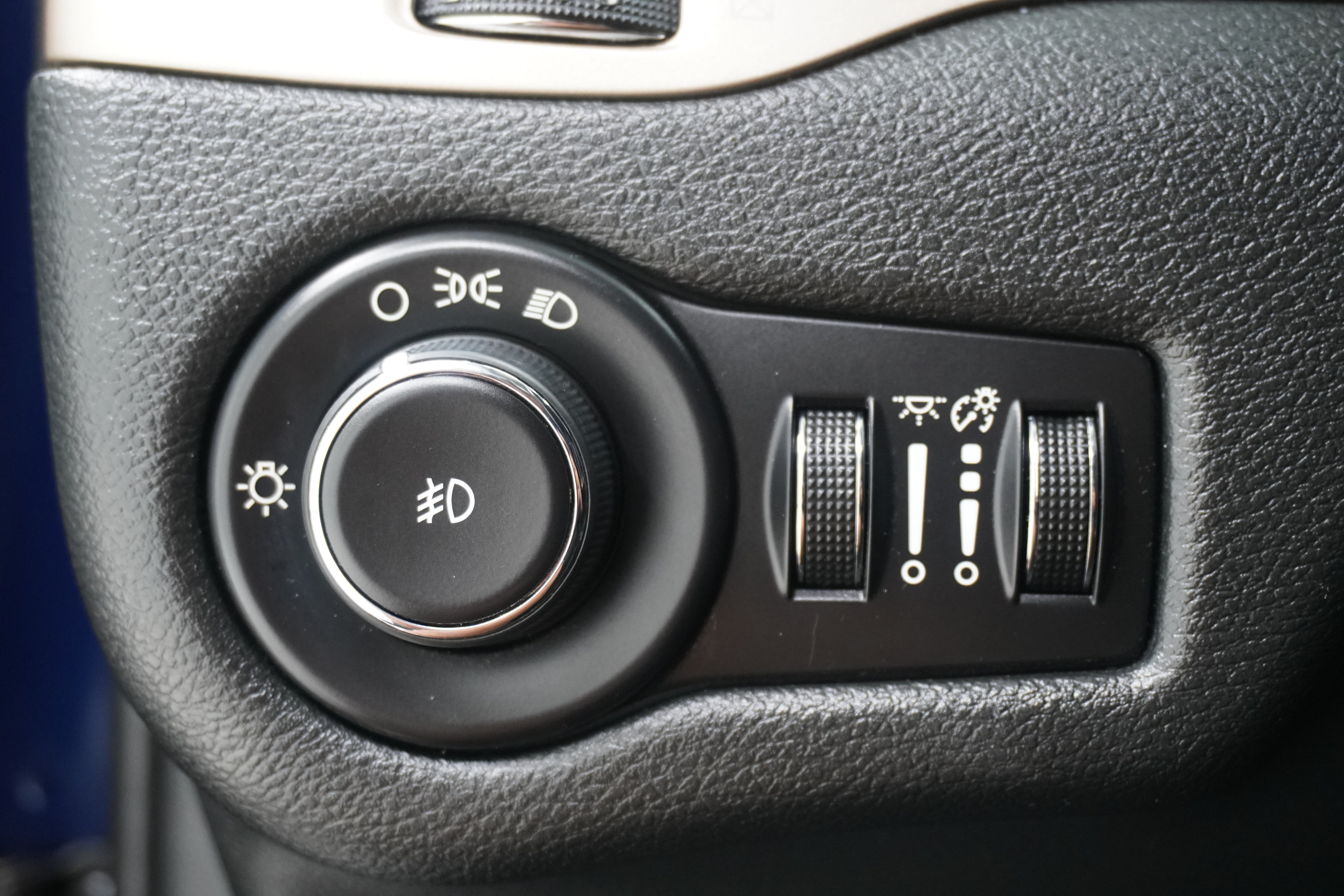 Used 2014 Jeep Cherokee Latitude FWD image 18