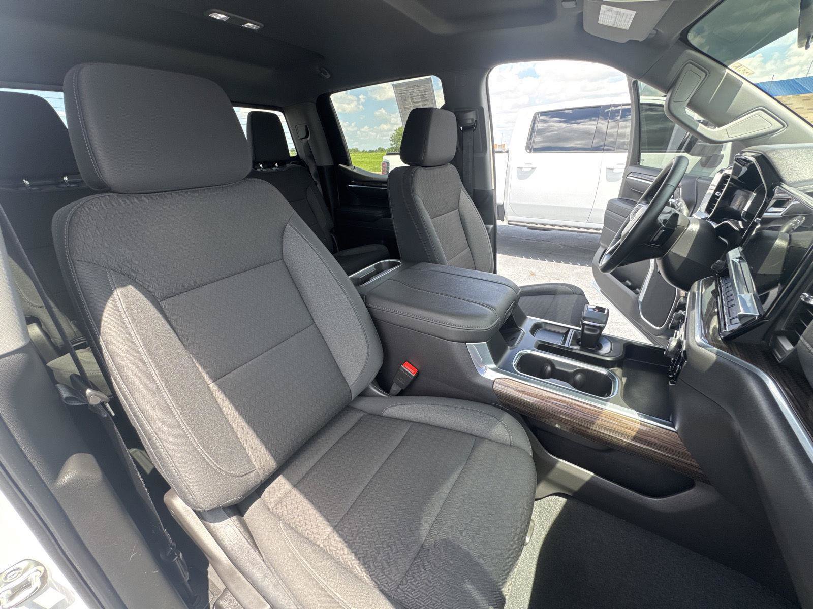 Used 2026 Chevrolet Silverado 1500 LT Trail Boss w/ Convenience Package II AWD/4WD image 17