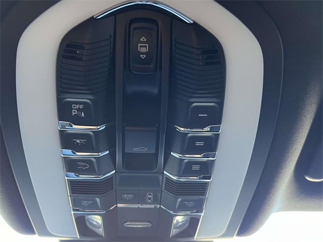 Certified 2025 Porsche Macan Turbo image 28