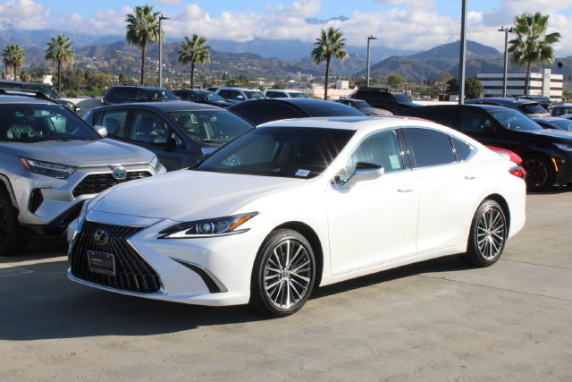 Certified 2025 Lexus ES 300h w/ Premium Package FWD image 3