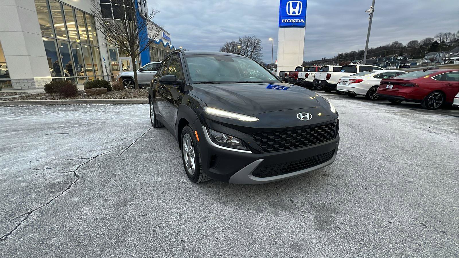 Used 2023 Hyundai Kona SEL w/ Cargo Package image 2