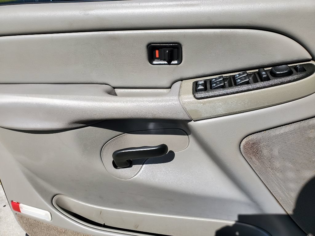 Used 2004 Chevrolet Tahoe LS RWD image 18