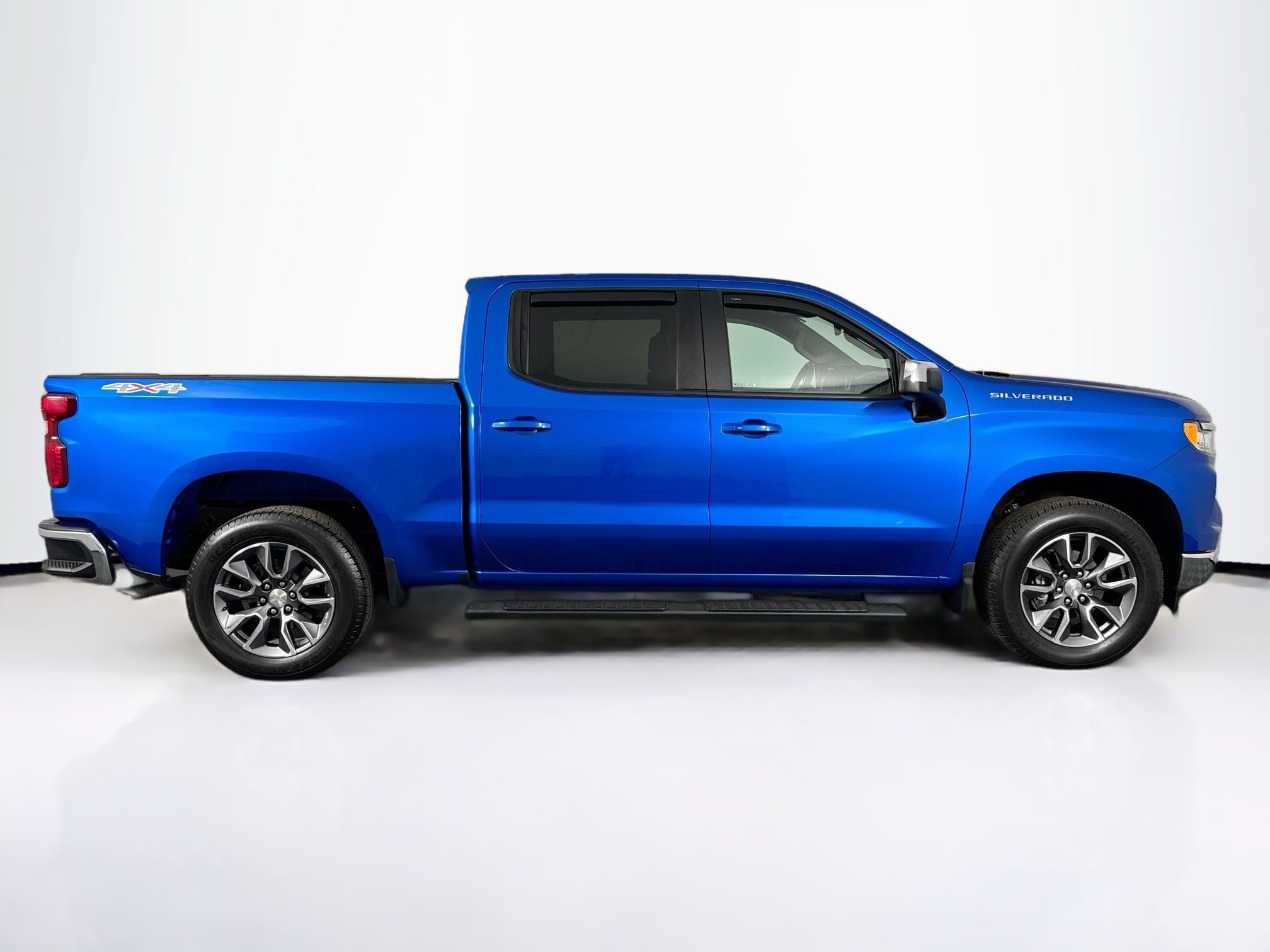 Used 2023 Chevrolet Silverado 1500 LT AWD/4WD image 16