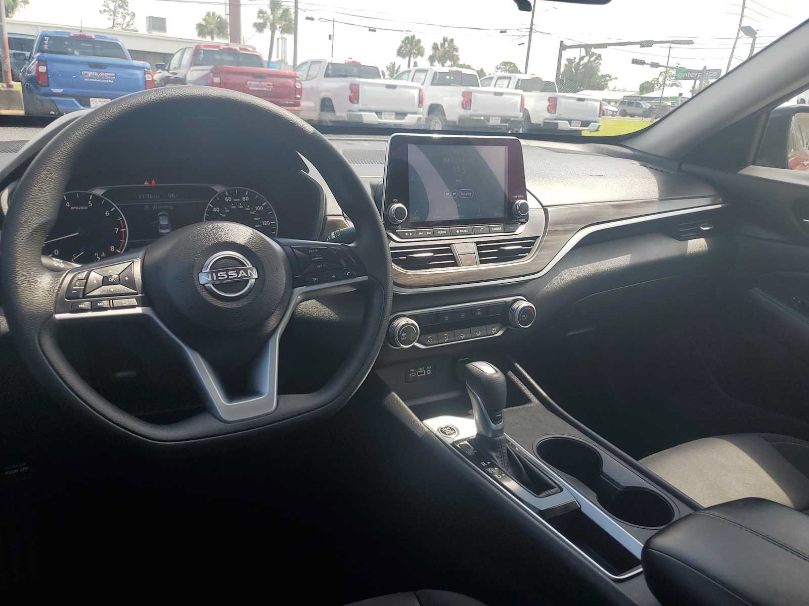 Used 2025 Nissan Altima 2.5 SV FWD image 19