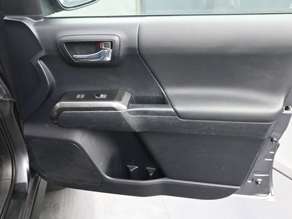 Used 2021 Toyota Tacoma TRD Off-Road image 13