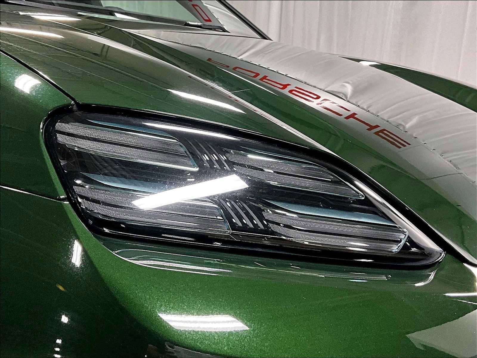 Used 2025 Porsche Macan 4 Electric image 14