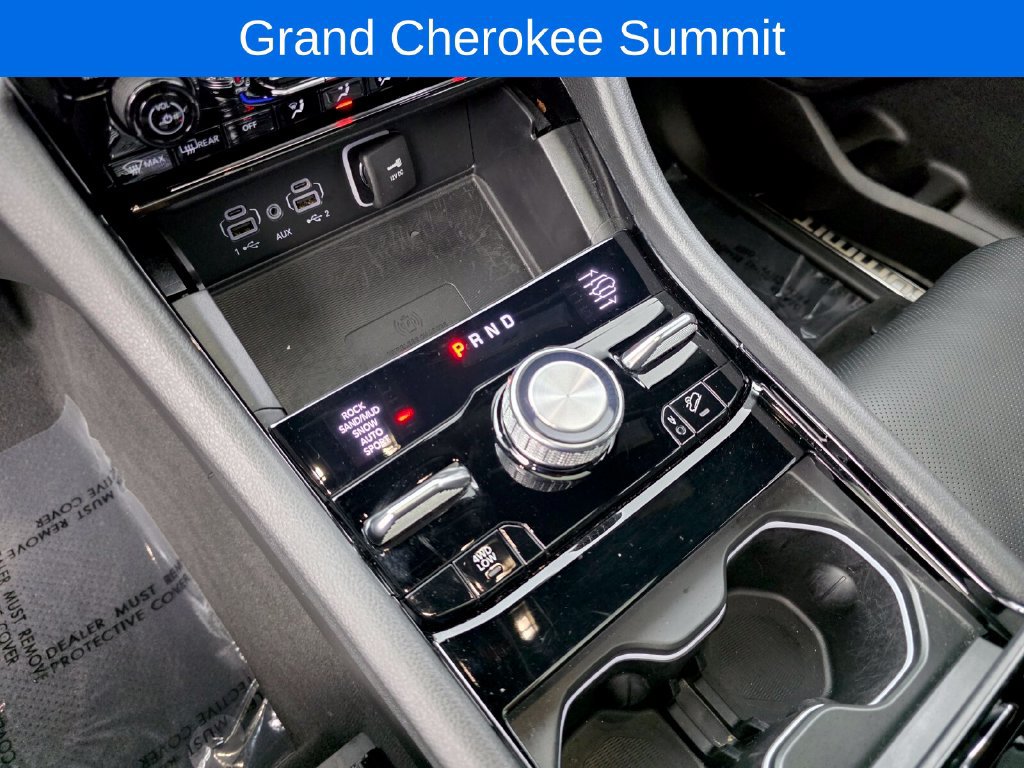 Used 2025 Jeep Grand Cherokee Summit w/ Obsidian Package AWD/4WD image 24