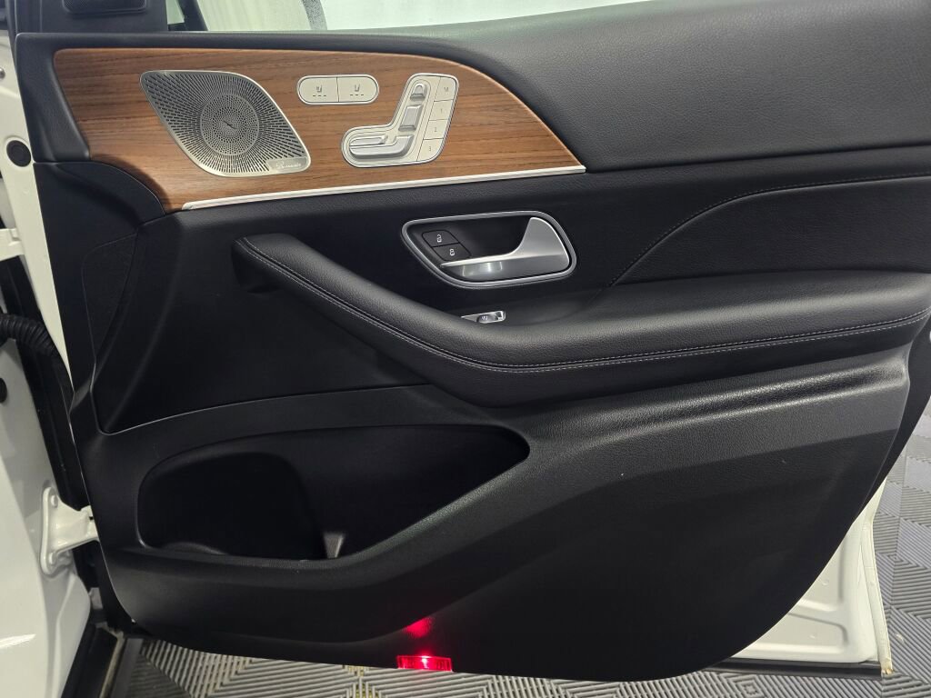 Used 2025 Mercedes-Benz GLE 350 4MATIC w/ Driver Assistance Package image 27