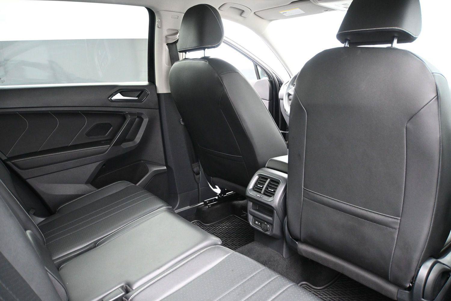 Used 2022 Volkswagen Tiguan SE AWD/4WD image 19
