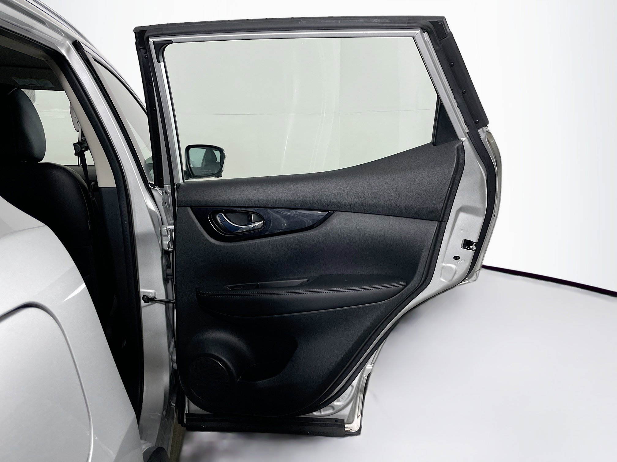 Used 2022 Nissan Rogue Sport SL image 29