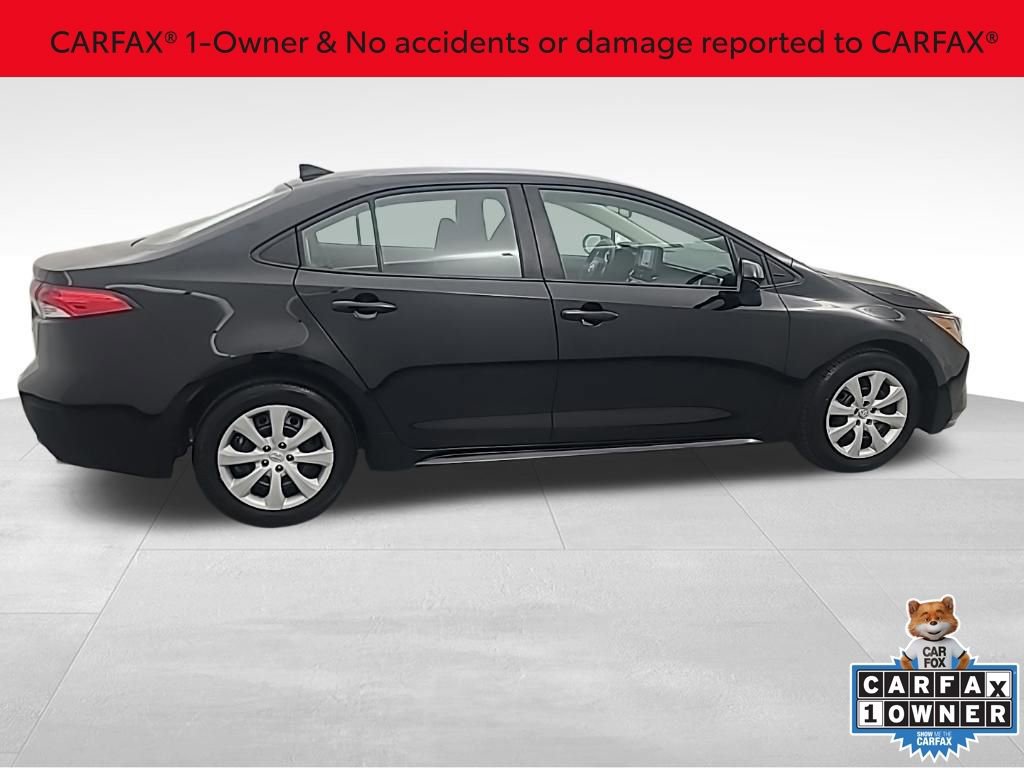 Used 2025 Toyota Corolla LE image 2