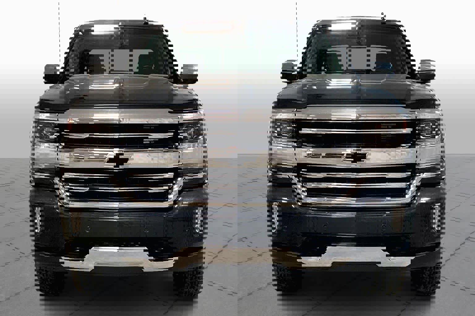 Used 2018 Chevrolet Silverado 1500 High Country image 3