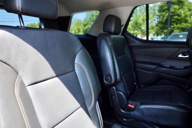 Used 2019 Chevrolet Traverse Premier w/ LPO, Blackout Package FWD image 39
