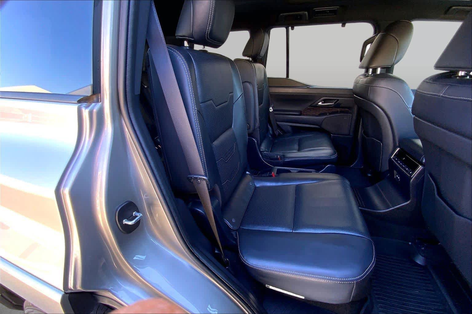 Used 2025 Lexus GX 550 w/ Accessory Package (2T) AWD/4WD image 20