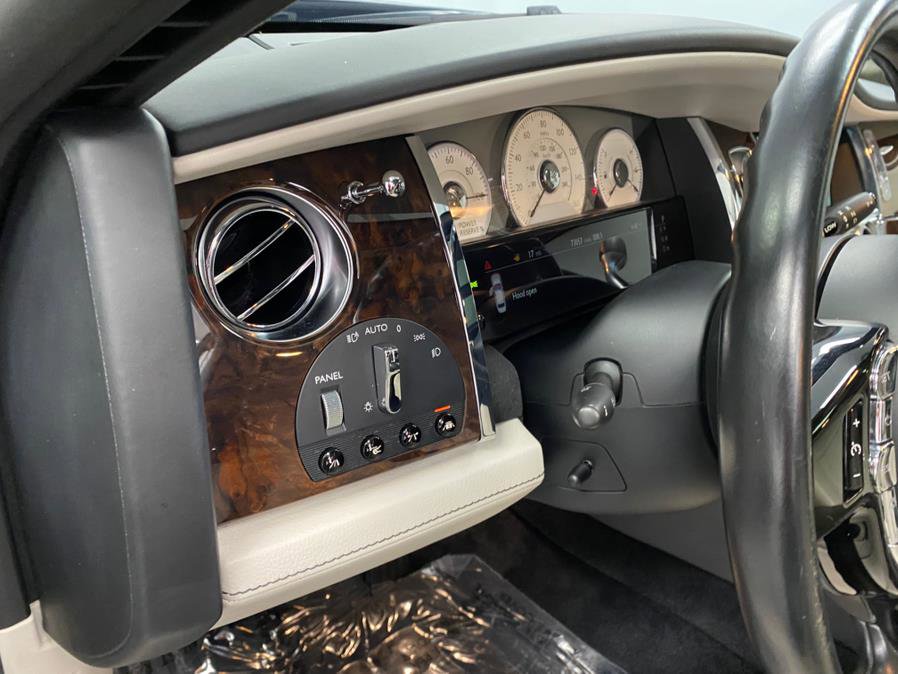 Used 2016 Rolls-Royce Ghost image 26