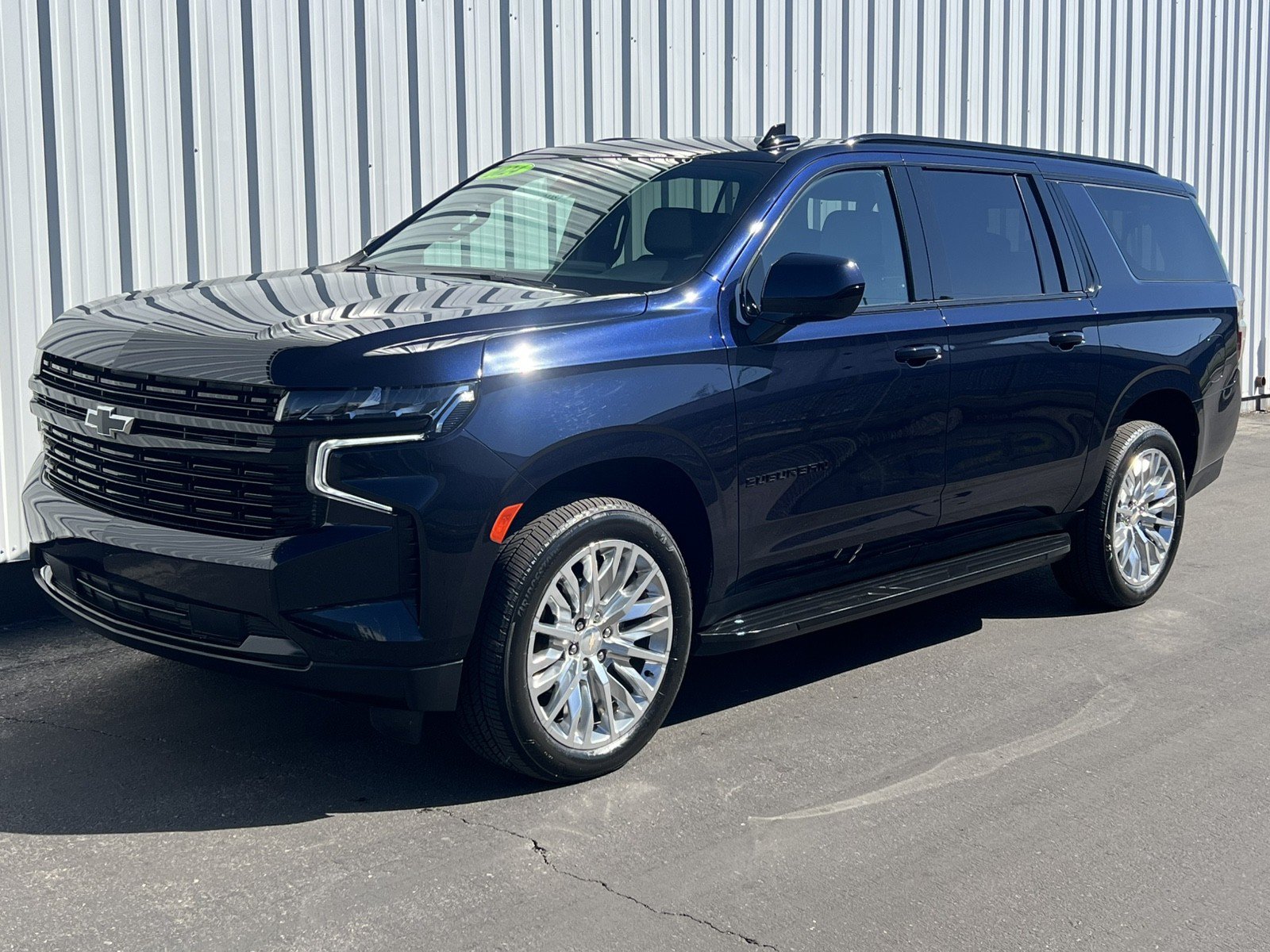 Used 2024 Chevrolet Suburban RST RWD image 1
