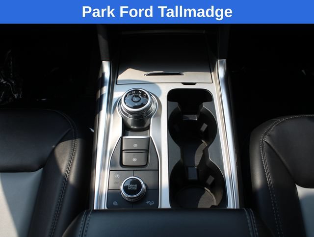 Used 2023 Ford Explorer XLT w/ Equipment Group 202A AWD/4WD image 18