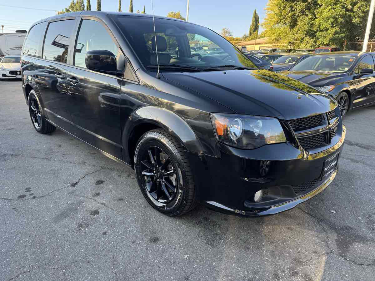 Used 2019 Dodge Grand Caravan GT image 1