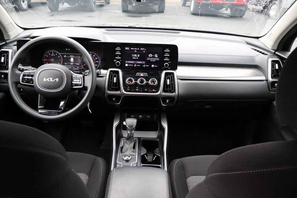 Used 2022 Kia Sorento LX image 16