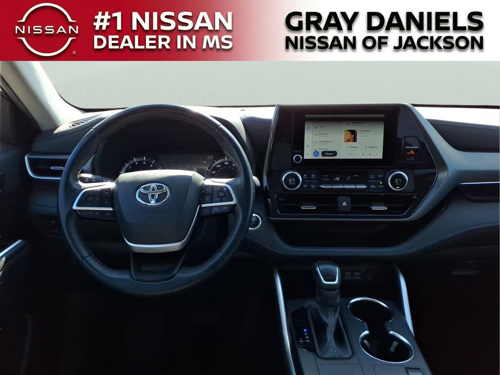 Used 2024 Toyota Highlander LE image 10