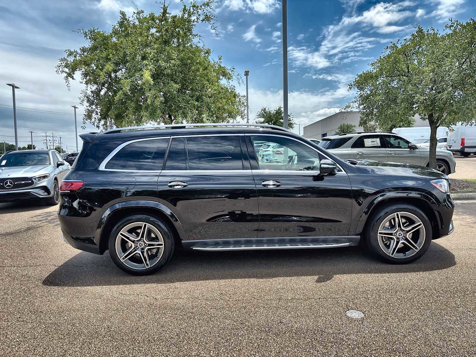 Used 2023 Mercedes-Benz GLS 450 4MATIC image 10