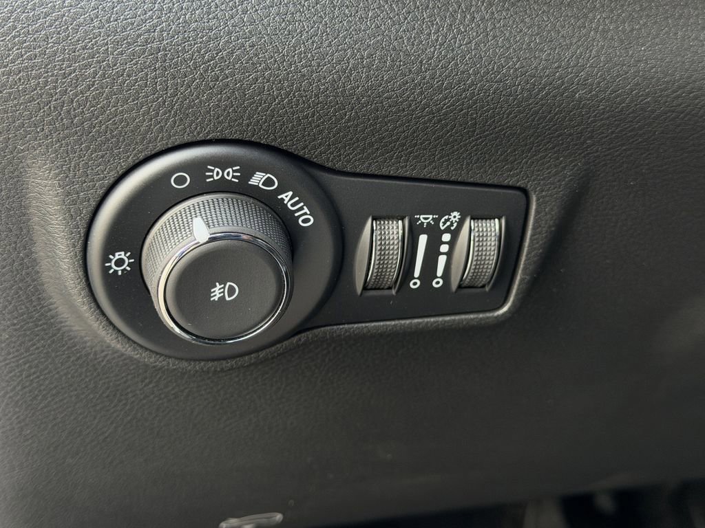 New 2026 Jeep Compass Latitude image 17