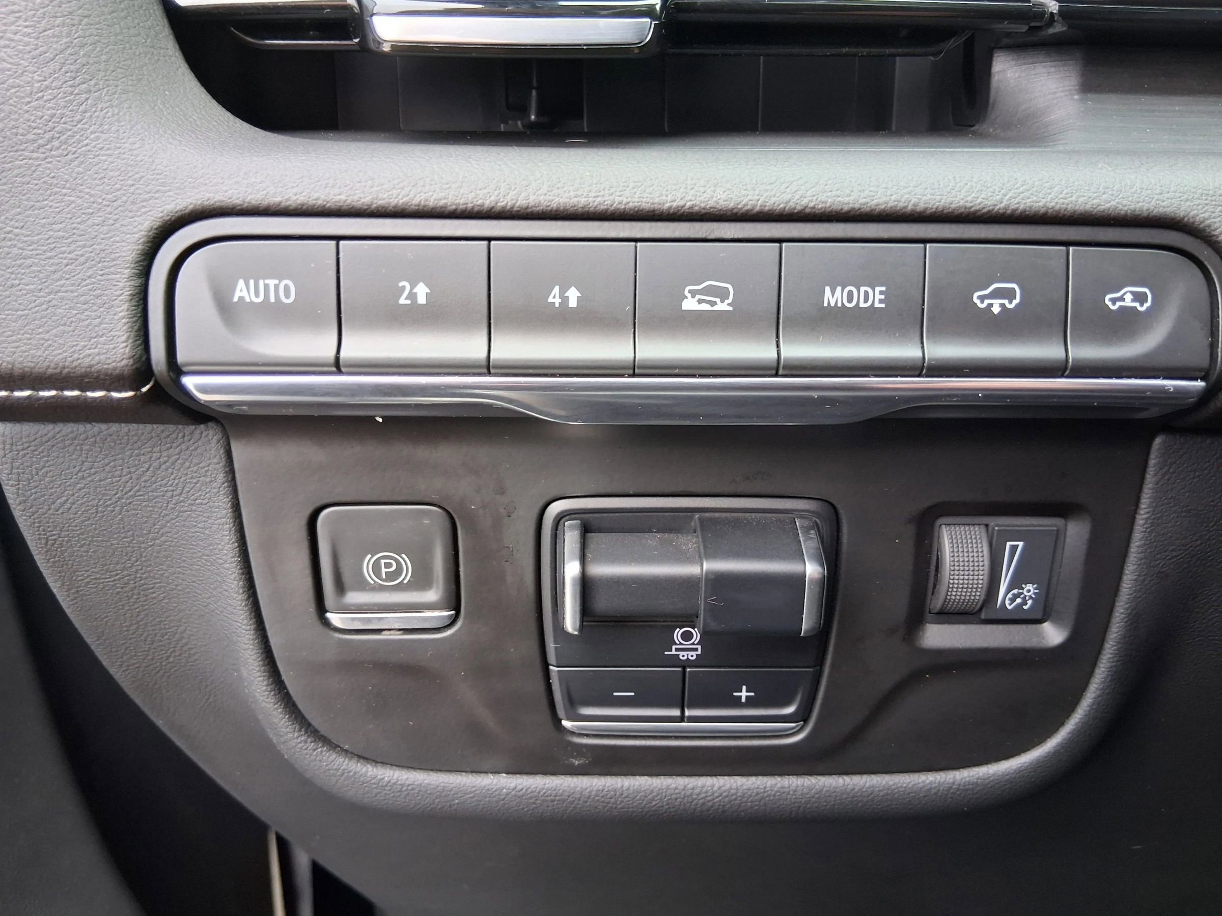 Used 2022 Cadillac Escalade ESV Premium Luxury w/ Performance Package image 24