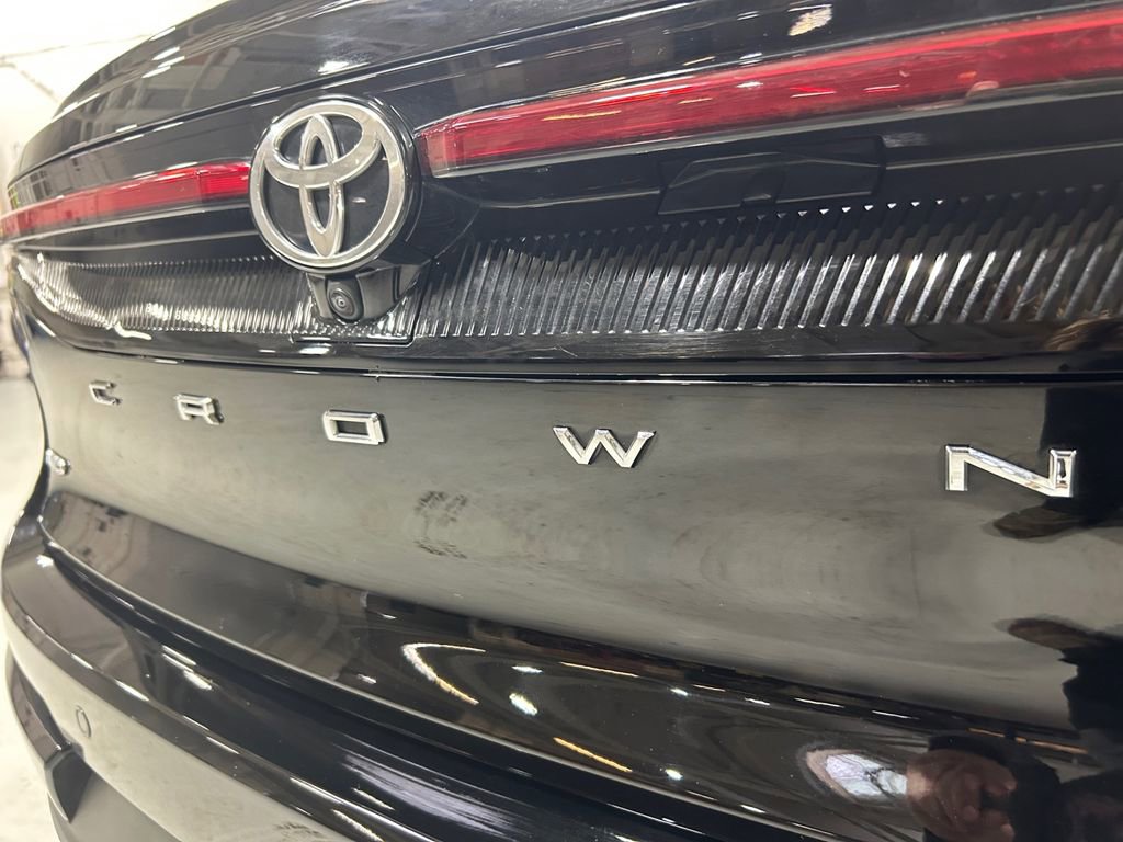 Used 2023 Toyota Crown Limited image 31