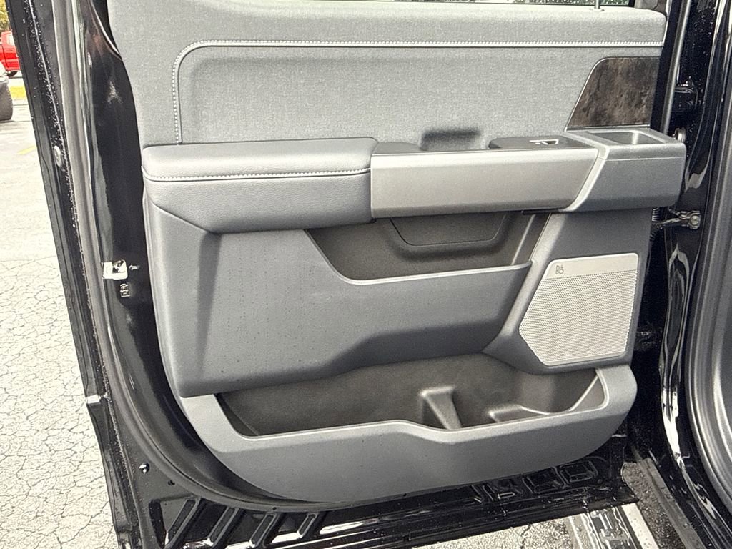 New 2026 Ford F250 Lariat w/ Black Appearance Package image 22