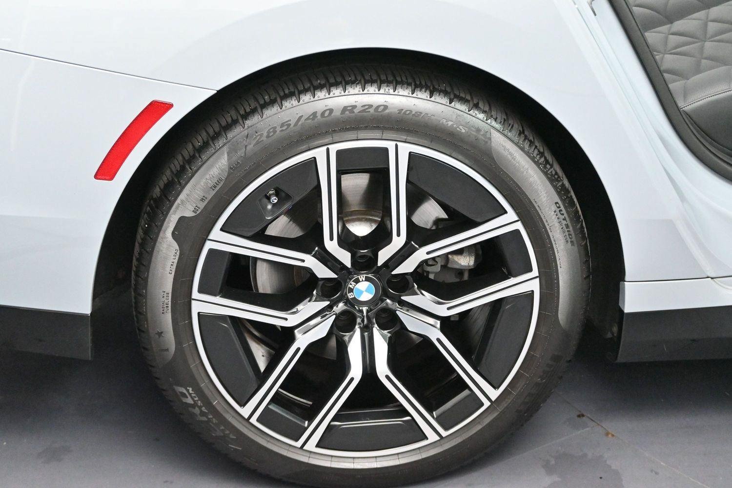 Used 2024 BMW 740i xDrive w/ Premium Package AWD/4WD image 40