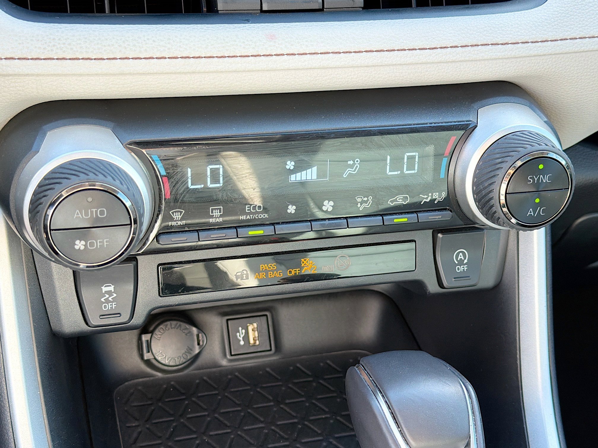 Used 2023 Toyota RAV4 XLE Premium image 35