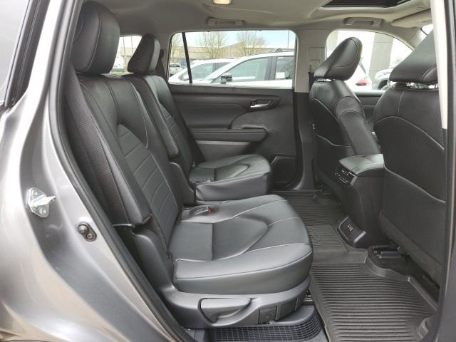 Certified 2025 Toyota Highlander XLE image 25