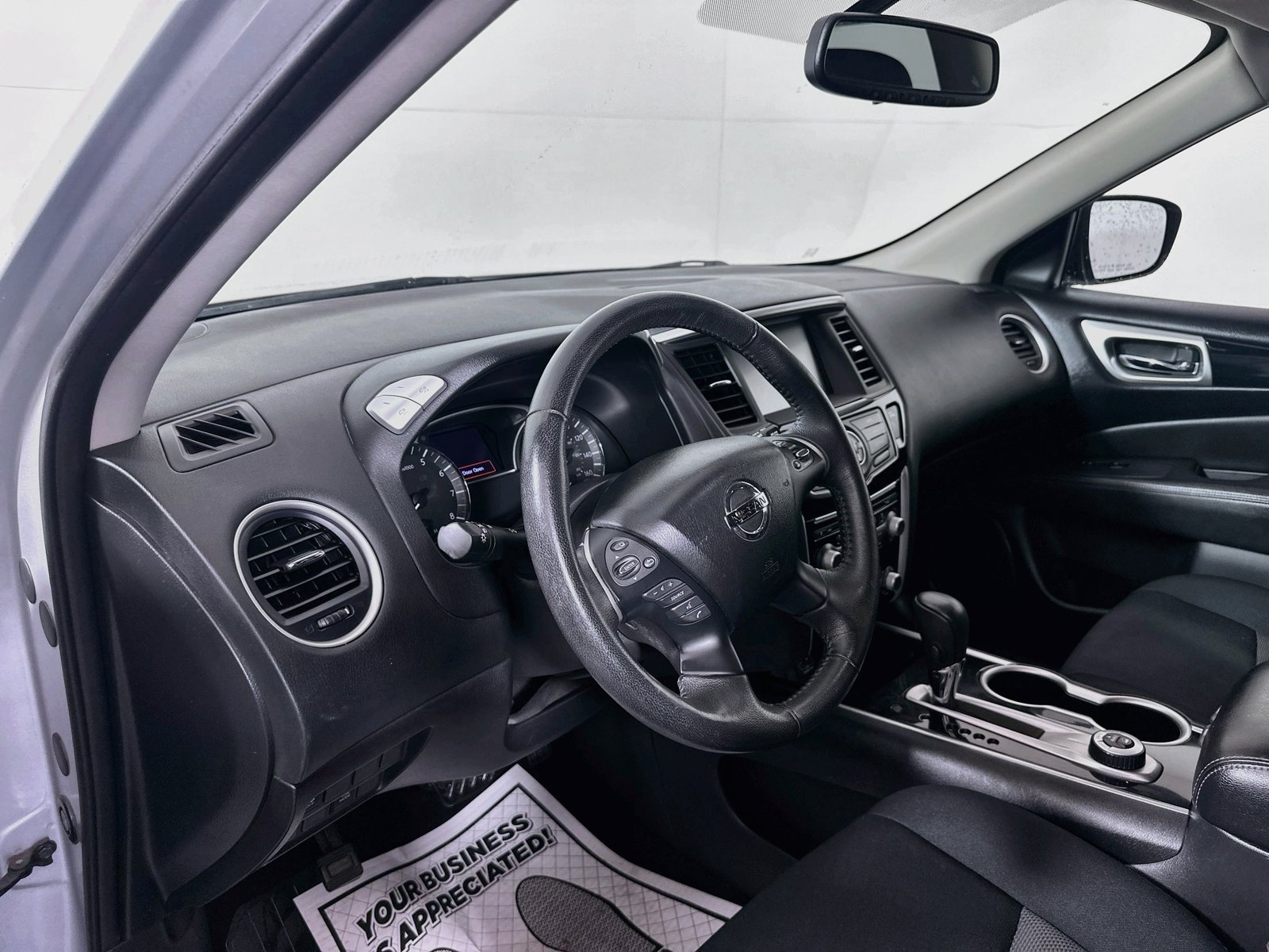 Used 2018 Nissan Pathfinder SV AWD/4WD image 9