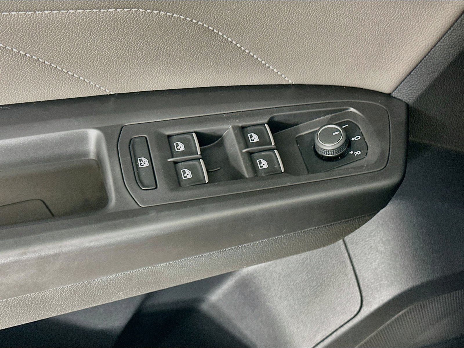 Used 2022 Volkswagen Atlas SE FWD image 17