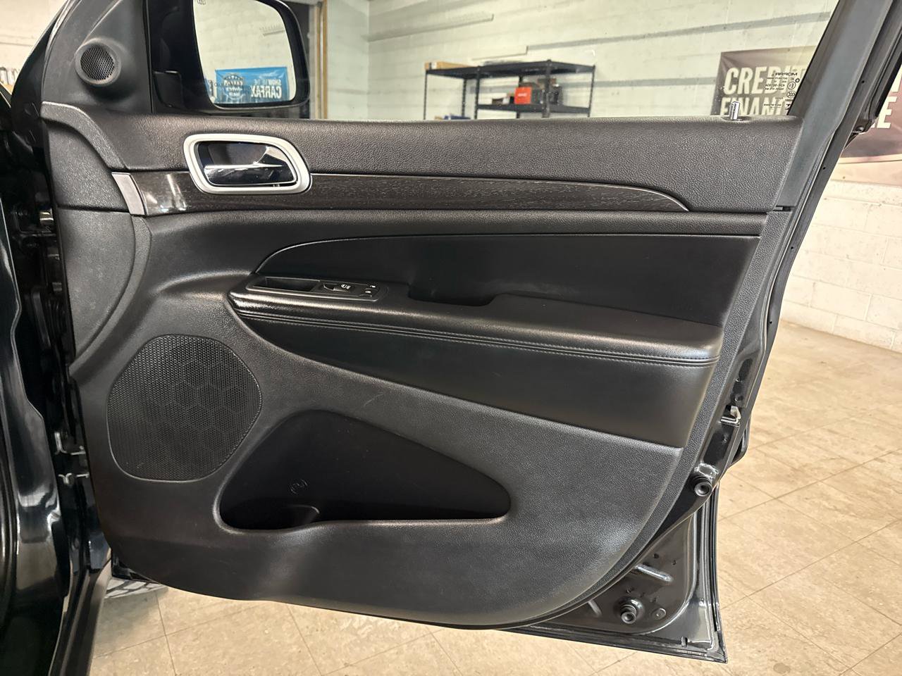 Used 2015 Jeep Grand Cherokee Altitude image 56