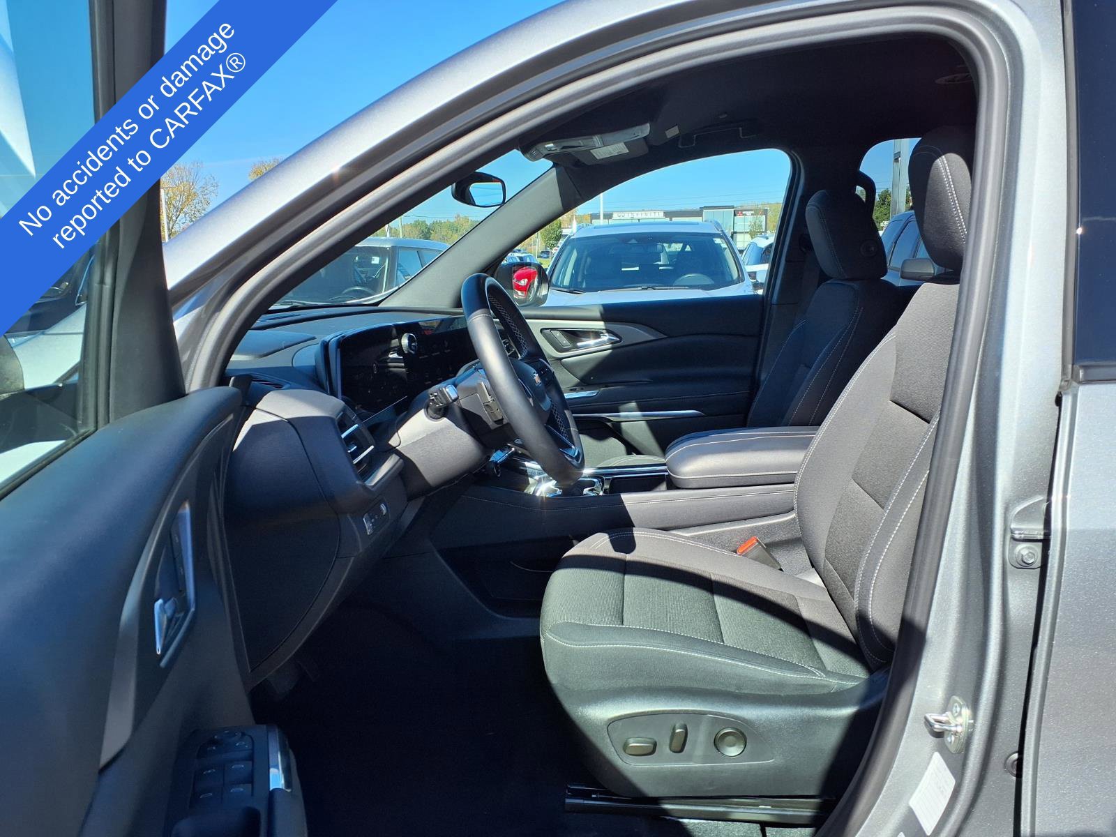 Used 2026 Chevrolet Traverse LT FWD image 17