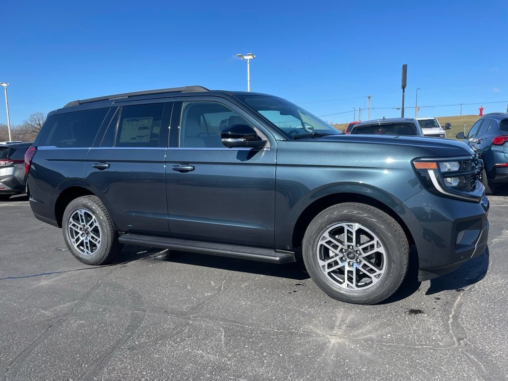 New 2026 Ford Expedition Active AWD/4WD image 2