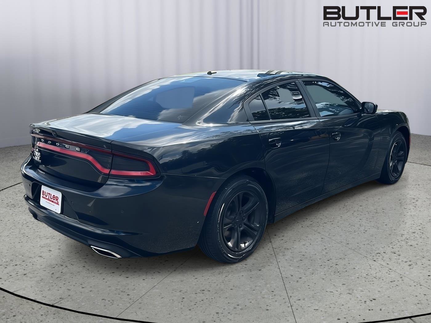 Used 2019 Dodge Charger SXT w/ Leather Interior Group image 6
